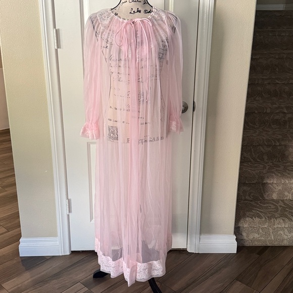 Miss Elaine Vintage Multi-layer Sheer Chiffon Peignor (Robe and Nightgown) - Picture 13 of 16